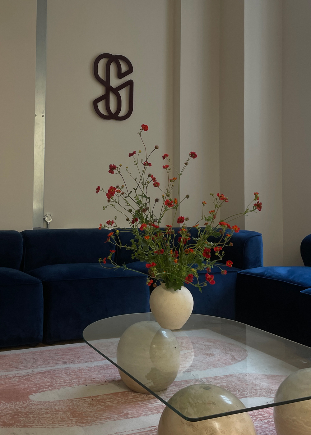 250610_Mora_SeenWeekly_Geums_sofa