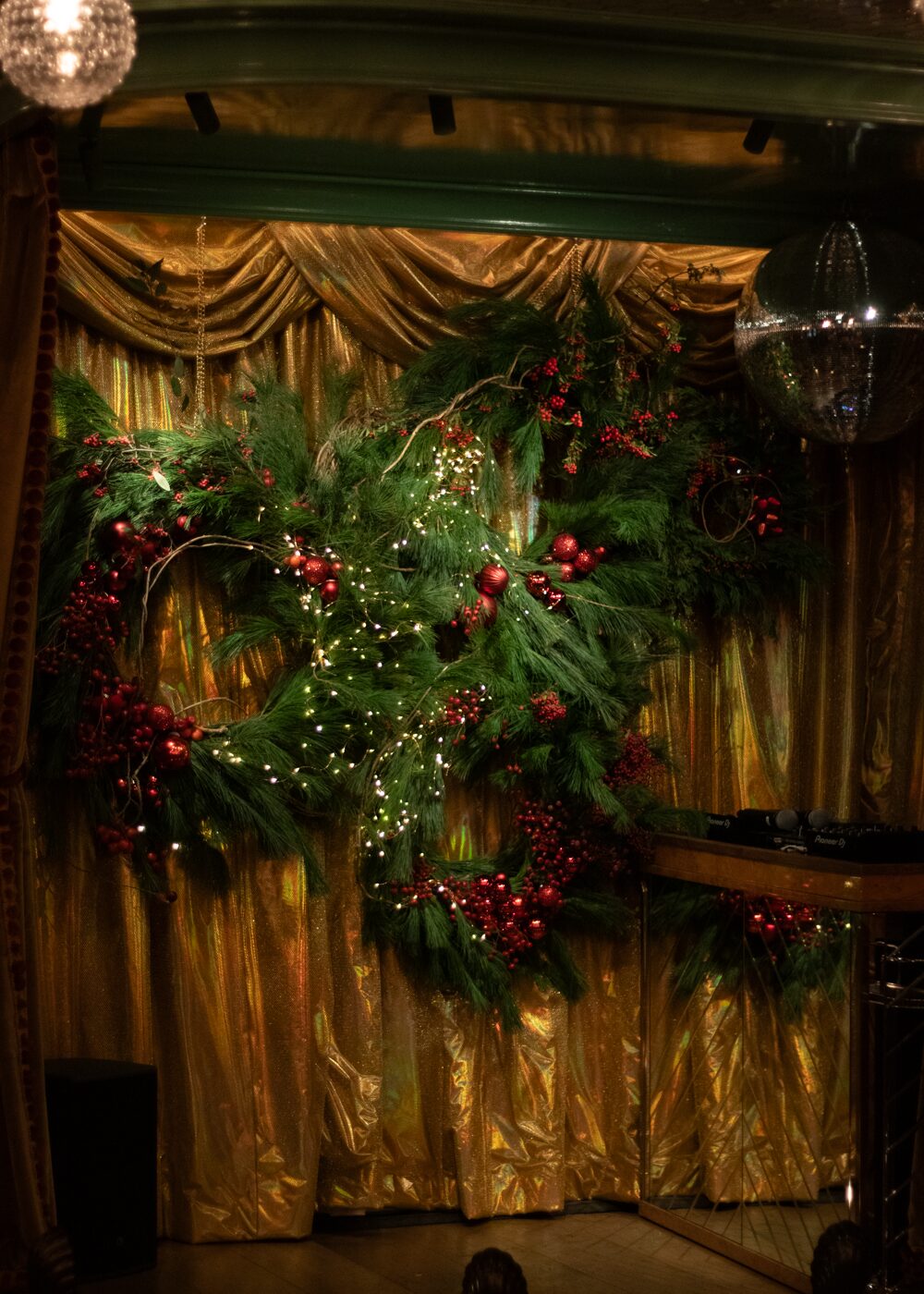 251209_MoraFloralStudio_BroadwickSoho_Christmas_18