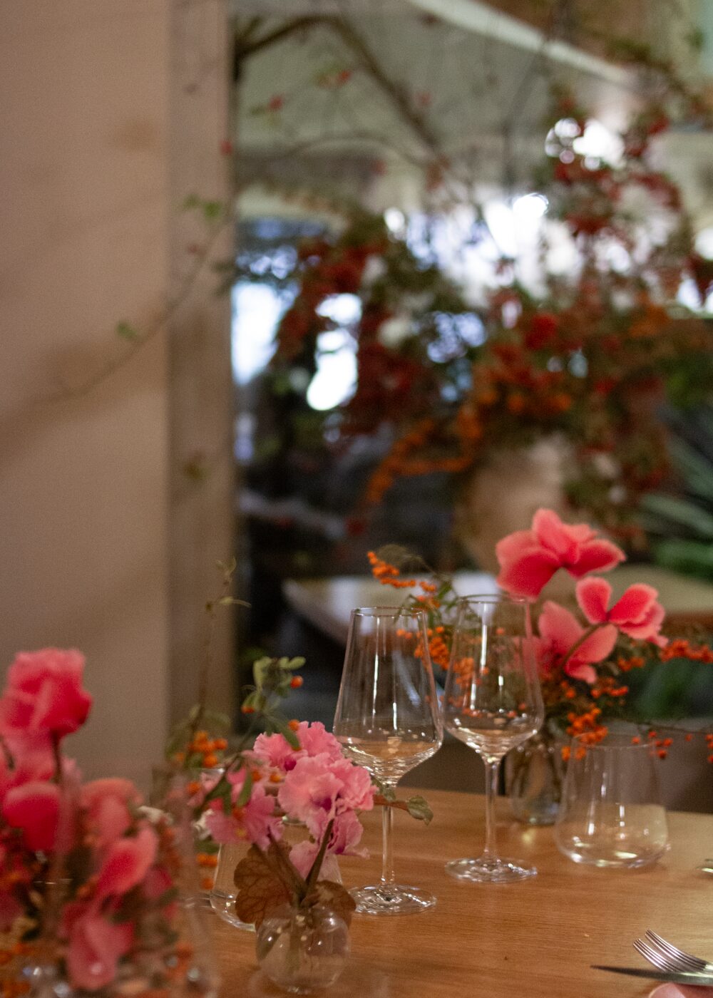 251209_MoraFloralStudio__NBCUniversal_Apricity_4